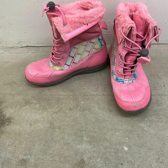 Girls pink  uggs - Picture 1 of 6